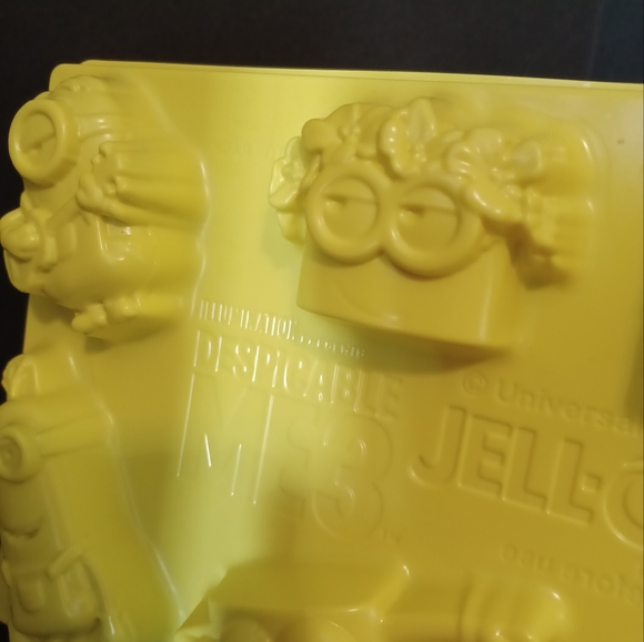 DESPICABLE ME3 JELL-O Molds Lot Of 3 Universal Studios - Picture 3 of 4